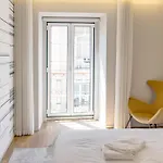 106 Letter - Charming In Historic Quarter